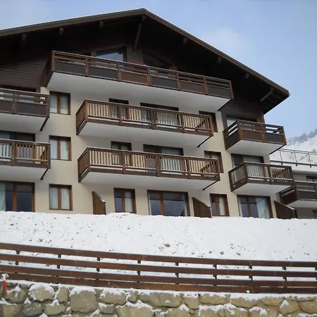 Appartement T3 Avec Piscine Et Balcon, Proche Station *